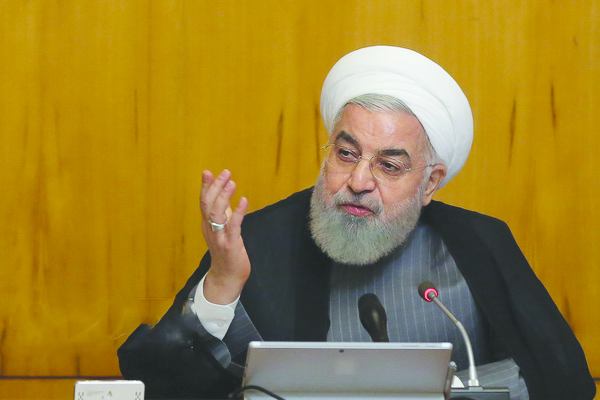 واکنش روحانی به لغو جلسه‌ي سران قوا: نمی‌توان در مسیر سیل ایستاد و گفت نمی‌ترسم!/ خب نترس بایست تا آب بیاید و ببردت!