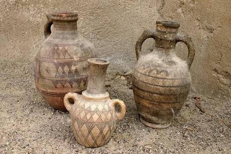 کوزه‌ی تاریخی در دره‌شهر که پس از بارش‌های اخیر کشف شد