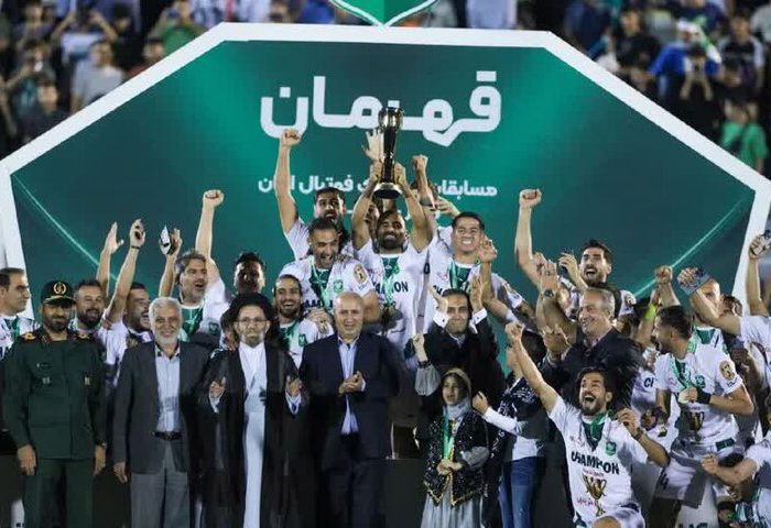 خیبر خرم‌آباد جام قهرمانی لیگ آزادگان را بالای سر برد